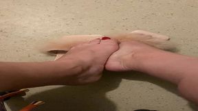 mes jolies mules rose a plume ...ne sont elles pas magnifiques a mes pieds ?