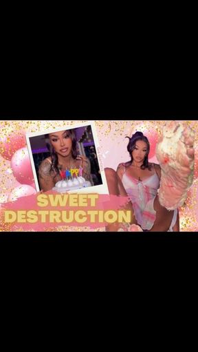 GIANTESS CAKE SMASH | GIANTESS | CAKE FEET TOES