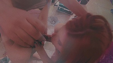 Novinho Nerd branquinho comendo duas Travestis