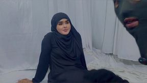 Indian Bengali Sadia Bhabhi Brought Her to Cox's Bazar Hotel to Enjoy