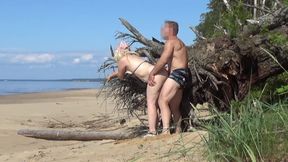 Hide Fucking on Beach