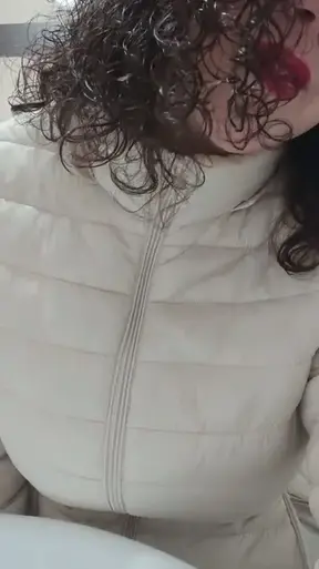 Llega febrero con mucho frío, pero por dentro sigo caliente 🔥🔥 ¡Comenzamos nuevo mes y se viene más contenido 🤤! Suscríbete para ver todo mi contenido explícito 🔥 #tetonas #tetas #lencería #española…