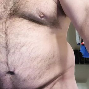 Big hairy guy cums