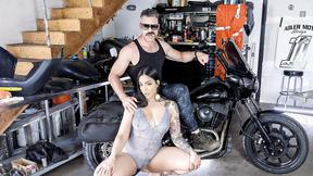 ”Bad Kittyyy - Am I Mesmerizing?”