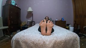 Admire my toes & soles - Toe Scrunching