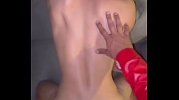 PEDI UM LANCHE E O ENTREGADOR ERA MUITO GOSTOSO. PEDI PRA CHUPAR E ELE ACEITOU, DEPOIS METEU SEM CPA ATE ENCHER MEU CUZINHO DE LEITE.