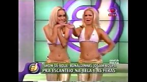 Team &quot_Ronaldinhas&quot_ striptease Super Positive (2001)