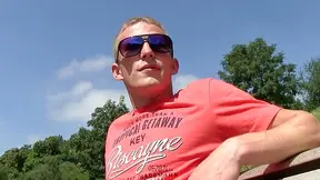 Shredded dude takes a facial after outdoor fucking