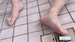 Ultra-kinky Ultra-cute Blond Matthew M Wanks Taking A Douche!