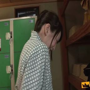 Shy Japanese teen gets naked in the dressing room