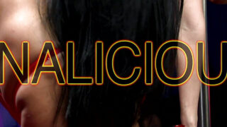 Jasmine Black e Paige Ashley condividono un selvaggio threesome anale