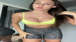experimentando novas roupa de academia