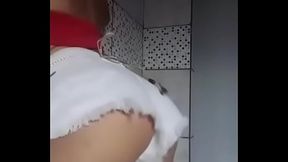 Perola aprendendo a dan&ccedil_ar funk