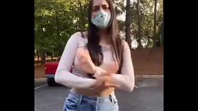 Jovencita marcando su panocha
