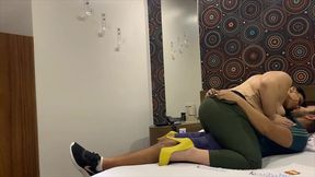 o baiano nao da sossego para a gordinha, botou a rabuda para engasgar na piroca preta