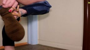 bella rossi wetting her tight jeans outside bathroom