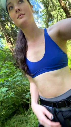 Amateur onlyfan shows off her tits