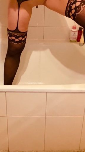 Ns pussy golden shower pee pipi dusche blond riesen titten
