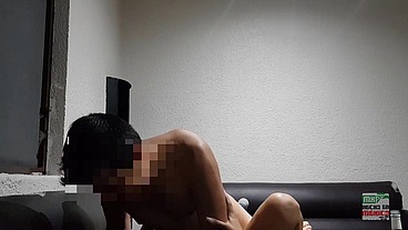 La primera vez que PamHW probo a JuanGorilla, dejo escurriendo el sillon con el primer squirt de su vida pammy23