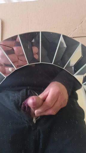 Cummimg on a mirror.