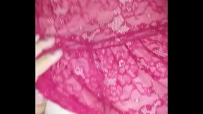 Branquinha fantasiada sentando