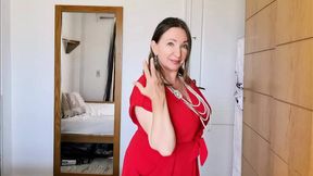 Material temptress - big natural tits and mature allure