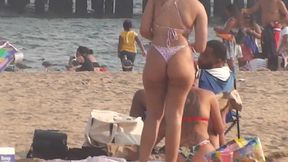 I want big bubble ass of unknown woman on the beach