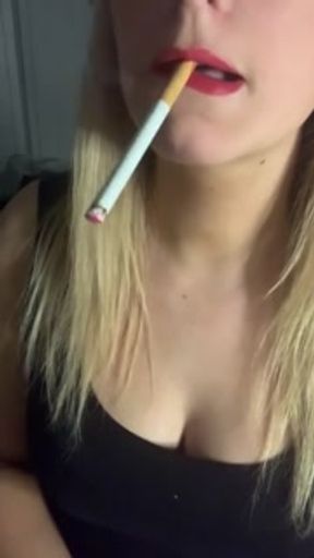 HOT ONLYFANS SMOKER UP CLOSE SMOKING