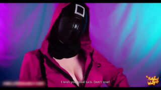 POV close up vídeo de peitos grandes bunda grande guarda cosplay garota do Squid Game fodida por pau grande
