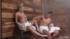 Gorgeous cougar beauty Jessa Rhodes hot sex scene
