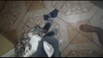 Calz&oacute_n lleno de leche, amateur con la chata