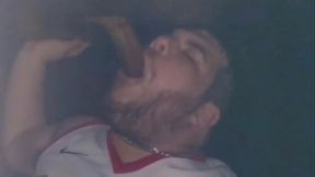 Dei o cu e mamei at&eacute_ ganhar litros de porra no glory hole