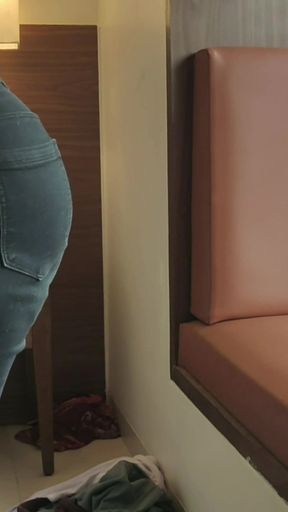 Secretary Riya Gives Blowjob to Boss for Promotion