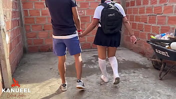 COLEGIALA CULONA SE DEJA FOLLAR POR UN INDIGENTE EN LA CALLE HASTA TERMINAR CON EL CO&Ntilde_O LLENO DE SEMEN