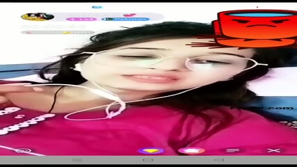 Beautiful paki girl show face