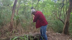 tomando tora do lenhador