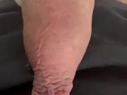 Masturbation dans sa jolie chatte pleine de mouille