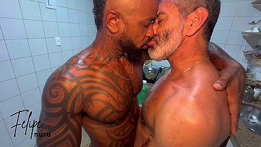 FUI VISITAR MEU AMIGO QUE CHEGOR NO BRASIL QUERENDO FAZER UM SEXO CARICOCA
