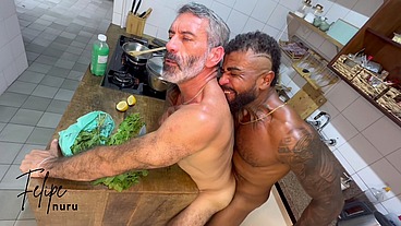 FUI VISITAR MEU AMIGO QUE CHEGOR NO BRASIL QUERENDO FAZER UM SEXO CARICOCA