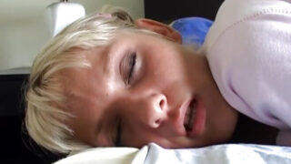 उँगलियाँ &#8211; सींग का बना हुआ तेल से सना हुआ समलैंगिक किशोर फूहड़ हस्तमैथुन