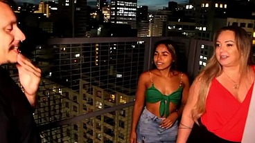 fomos numa festa e na volta ficamos presos na escadaria do predio
