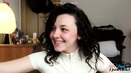 Camgirl JustBILI Plays with Sextoys & Squirts