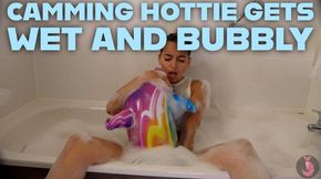 Camming Hottie Gets Wet And Bubbly