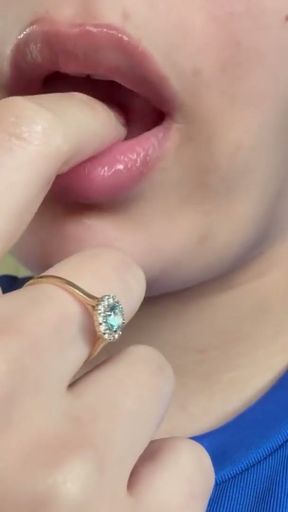 AWESOME SPITTING MOUTH LATINA   Clip 1