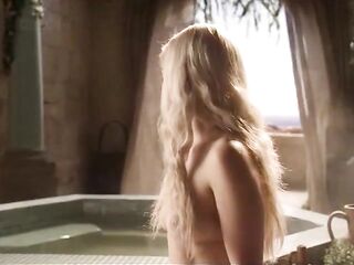 Emilia Clarke desnuda (Emilia Clarke)