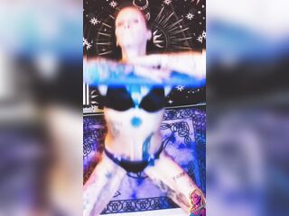 Squatting mother I'd like to fuck MommyMisfit