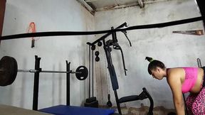 sexo na academia ! ops meu shorts rasgou