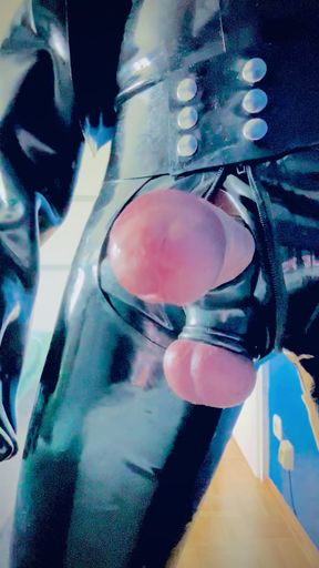 Fullrubber wank and cum