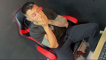 Meu time perdeu e resolvi me aliviar batendo uma punheta e falando putaria pra ti ! JERK OFF