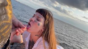 i suck on the beach and get cum in my mouth